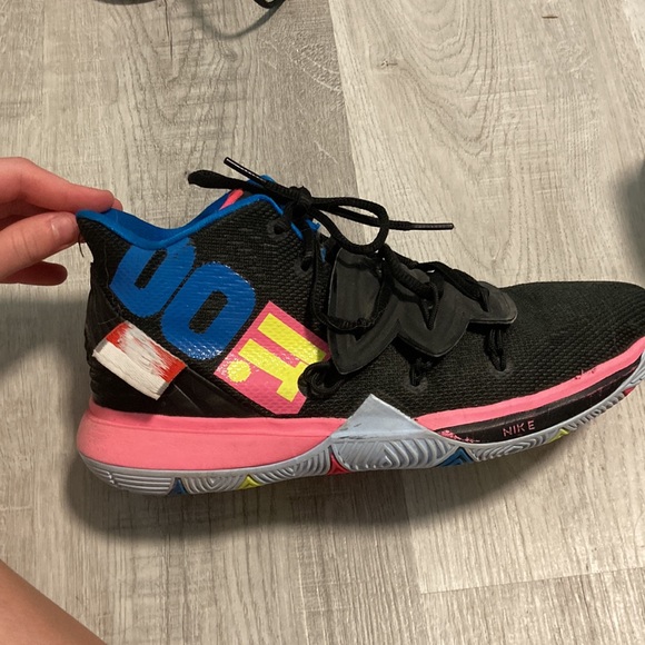 Kyrie just do it basketball shoes (discontinued) - Picture 2 of 3